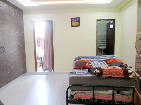 6) Li id 392 - Childrens Bedroom.jpg